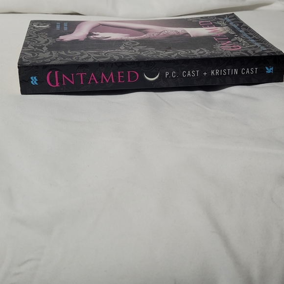 📖 3 for $15 📖 P.C. Cast & Kristin Cast: Untamed, a House of Night novel (EUC) - Picture 3 of 7